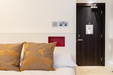 Classic En Suite at Spring Mews, Tinworth Street, Vauxhall, London, SE115EL - Image 7